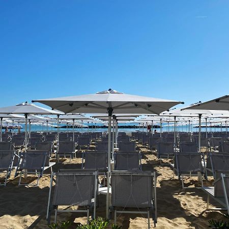 Hotel Flying Пезаро Екстер'єр фото
