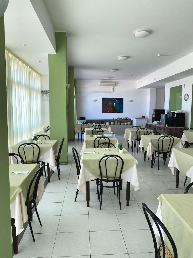 Hotel Flying Пезаро Екстер'єр фото
