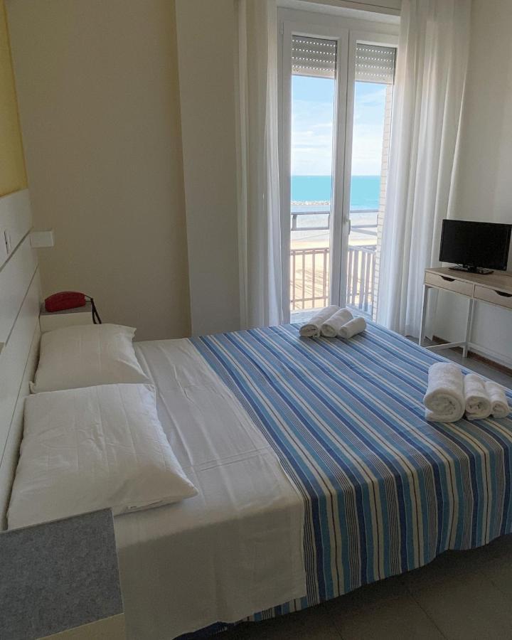 Hotel Flying Пезаро Екстер'єр фото