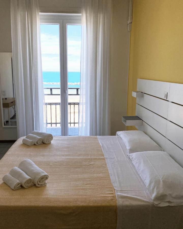 Hotel Flying Пезаро Екстер'єр фото