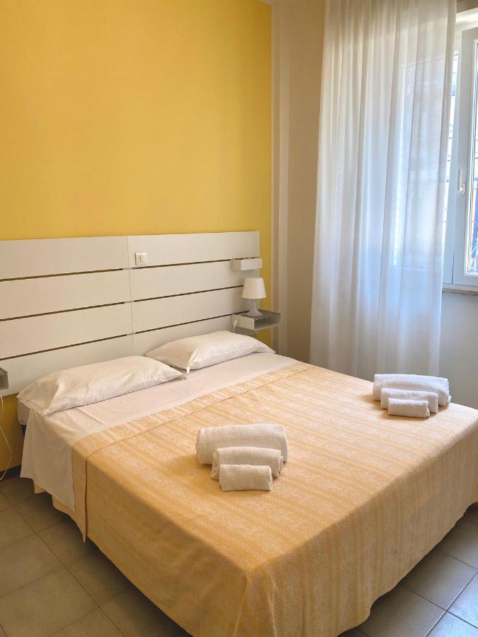Hotel Flying Пезаро Екстер'єр фото