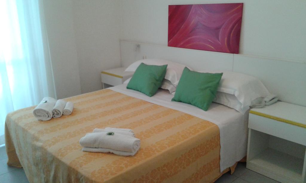 Hotel Flying Пезаро Екстер'єр фото