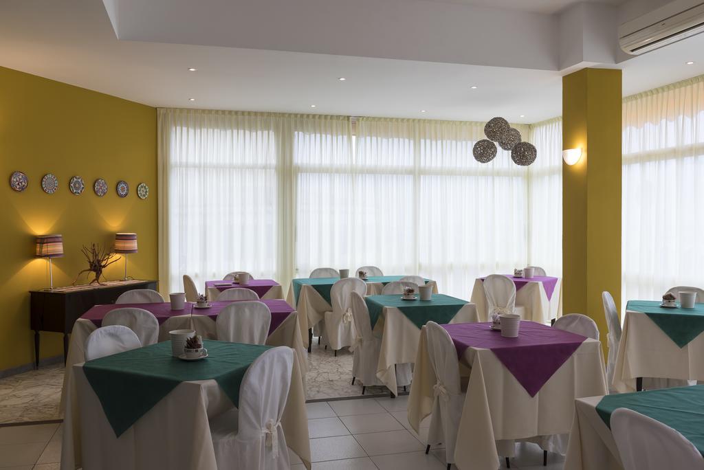 Hotel Flying Пезаро Екстер'єр фото