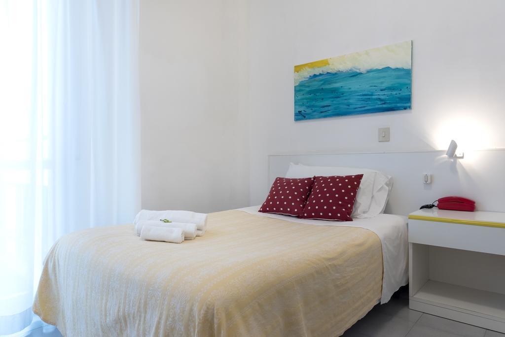 Hotel Flying Пезаро Екстер'єр фото