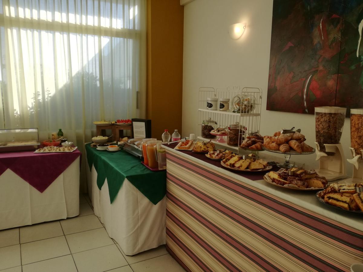 Hotel Flying Пезаро Екстер'єр фото