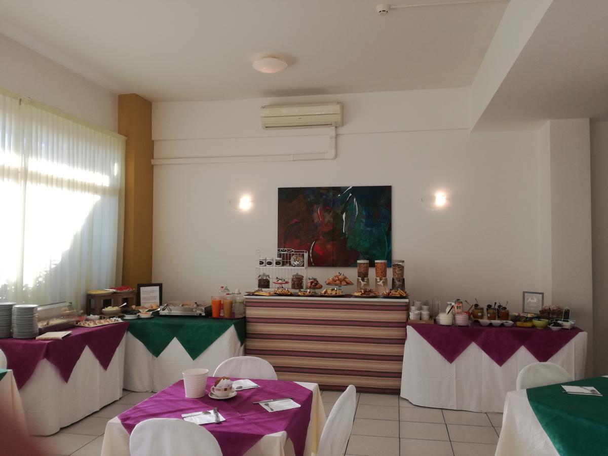 Hotel Flying Пезаро Екстер'єр фото