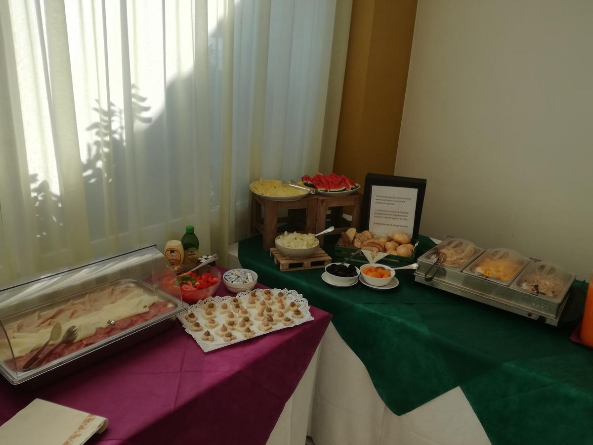 Hotel Flying Пезаро Екстер'єр фото